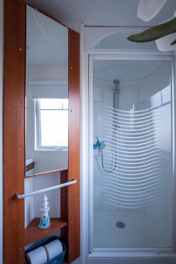 Knus En Modern Ingericht Chalet Met Gratis Wifi Villa Tzummarum Ngoại thất bức ảnh